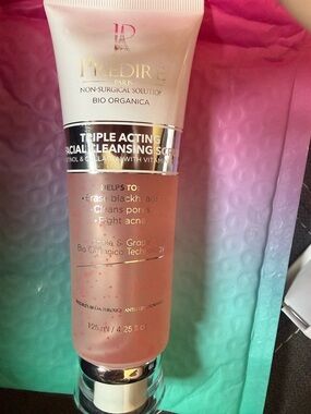 PREDIRE Triple Acting Facial Cleansing Scrub - Pink